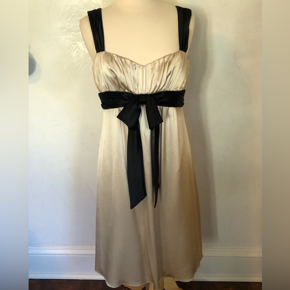 Jones New York Gold satin cocktail dress with black straps & belt w/bow Size 12